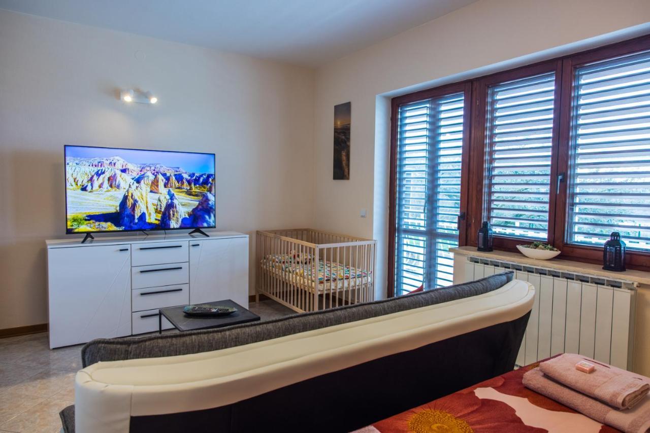 Apartments Milok เซโชเล ภายนอก รูปภาพ